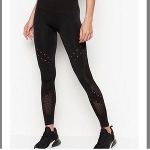 Victoria’s Secret / Victoria Sport pink leggings